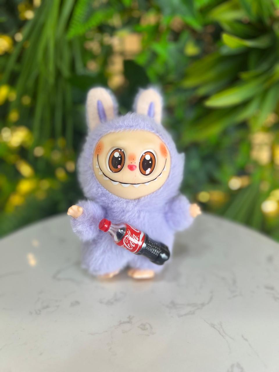 Vista 9 de LABUBU COCA-COLA - COLOR - COCACOLA: BEIGE-LATA